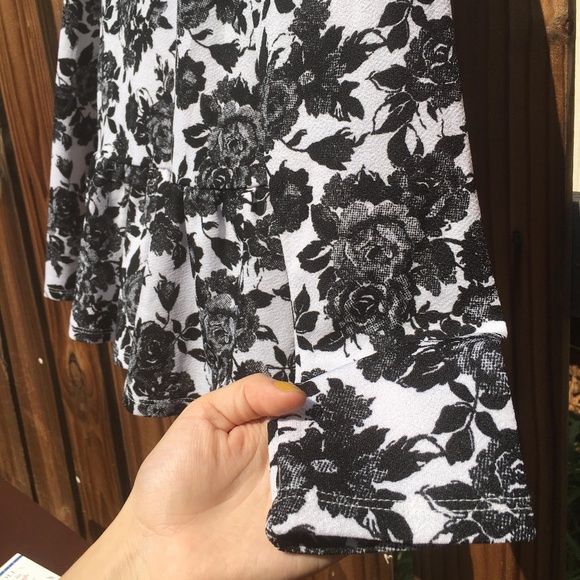Forever 21 Peplum Floral Top Long Sleeve Size S - Picture 2 of 5